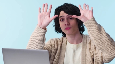 2020-01-22_-_GQ_-_Finn_Wolfhard_Replies_to_Fans_on_the_Internet_mp41358.jpg