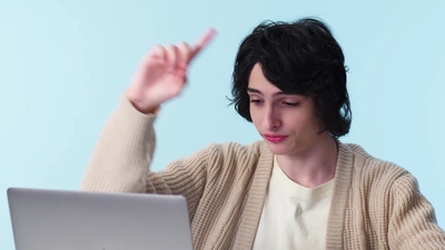 2020-01-22_-_GQ_-_Finn_Wolfhard_Replies_to_Fans_on_the_Internet_mp41363.jpg