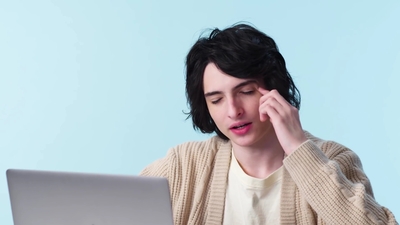 2020-01-22_-_GQ_-_Finn_Wolfhard_Replies_to_Fans_on_the_Internet_mp41430.jpg