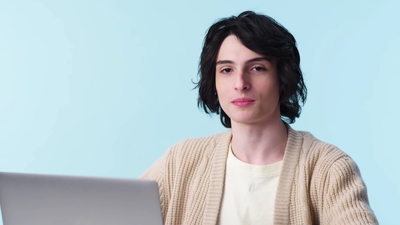 2020-01-22_-_GQ_-_Finn_Wolfhard_Replies_to_Fans_on_the_Internet_mp41460.jpg