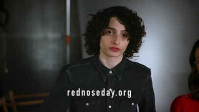2020-03-13_-_Red_Nose_Day_USA_-_Look_BTS_of_The_Upside_Down_mp43802.jpg
