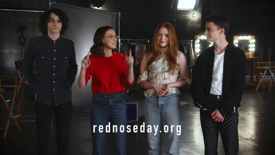 2020-03-13_-_Red_Nose_Day_USA_-_Look_BTS_of_The_Upside_Down_mp43806.jpg