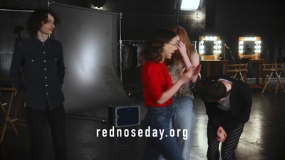 2020-03-13_-_Red_Nose_Day_USA_-_Look_BTS_of_The_Upside_Down_mp43809.jpg