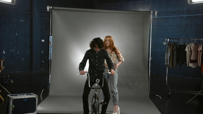 2020-03-13_-_Red_Nose_Day_USA_-_Look_BTS_of_The_Upside_Down_mp43963.jpg