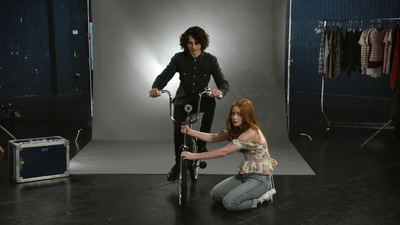 2020-03-13_-_Red_Nose_Day_USA_-_Look_BTS_of_The_Upside_Down_mp43965.jpg