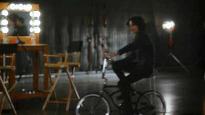 2020-03-13_-_Red_Nose_Day_USA_-_Look_BTS_of_The_Upside_Down_mp44006.jpg