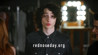 2020-03-13_-_Red_Nose_Day_USA_-_Look_BTS_of_The_Upside_Down_mp44026.jpg