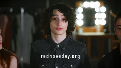 2020-03-13_-_Red_Nose_Day_USA_-_Look_BTS_of_The_Upside_Down_mp44028.jpg
