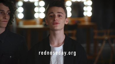 2020-03-13_-_Red_Nose_Day_USA_-_Look_BTS_of_The_Upside_Down_mp44033.jpg