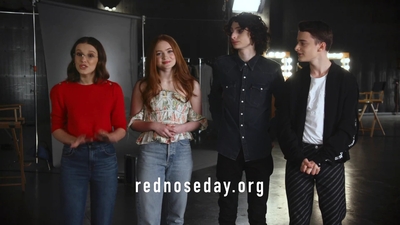 2020-03-13_-_Red_Nose_Day_USA_-_Look_BTS_of_The_Upside_Down_mp44037.jpg