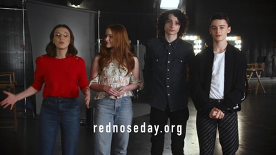 2020-03-13_-_Red_Nose_Day_USA_-_Look_BTS_of_The_Upside_Down_mp44038.jpg