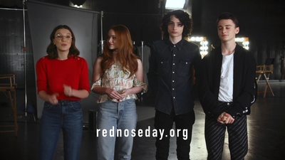 2020-03-13_-_Red_Nose_Day_USA_-_Look_BTS_of_The_Upside_Down_mp44039.jpg