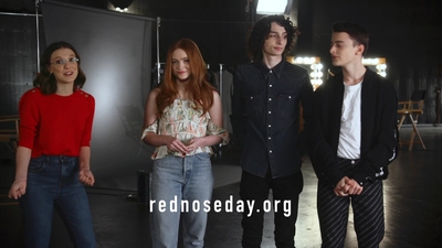 2020-03-13_-_Red_Nose_Day_USA_-_Look_BTS_of_The_Upside_Down_mp44040.jpg