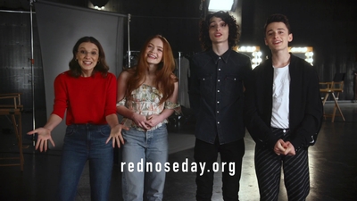 2020-03-13_-_Red_Nose_Day_USA_-_Look_BTS_of_The_Upside_Down_mp44041.jpg