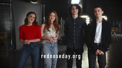 2020-03-13_-_Red_Nose_Day_USA_-_Look_BTS_of_The_Upside_Down_mp44042.jpg