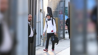 2020-05-19_-_GQ_-_10_Things_Finn_Wolfhard_Cant_Live_Without_mp42855.jpg