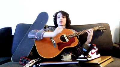 2020-05-19_-_GQ_-_10_Things_Finn_Wolfhard_Cant_Live_Without_mp43090.jpg