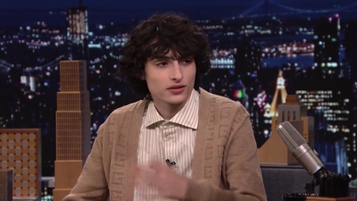 2021-10-12_-_The_Tonight_Show_Starring_Jimmy_Fallon_2_mp412973.jpg