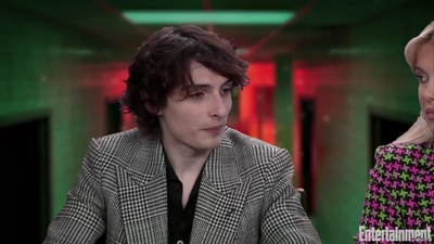2022-05-25_-_Entertainment_Weekly_-_Stranger_Thins_S04_Interview_mp418303.jpg