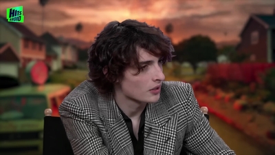 2022-05-27_-_Hits_Radio_-_Stranger_Thins_S04_Interview_mp40003.jpg