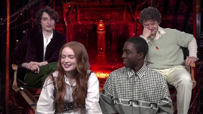 2022-05-27_-_MTV_News_-_Stranger_Thins_S04_Interview_mp40261.jpg