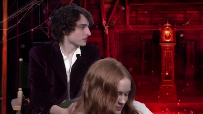 2022-05-27_-_MTV_News_-_Stranger_Thins_S04_Interview_mp40325.jpg