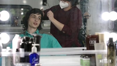 2022-06-08_-_Stranger_Things_-_From_the_Hair_Chair_mp41252.jpg