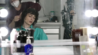 2022-06-08_-_Stranger_Things_-_From_the_Hair_Chair_mp41289.jpg