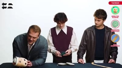 2022-06-14_-_Stranger_Translator_-_Stranger_Things_S04_Interview_mp46555.jpg