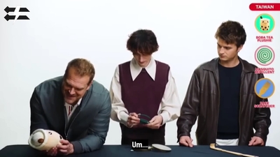 2022-06-14_-_Stranger_Translator_-_Stranger_Things_S04_Interview_mp46556.jpg