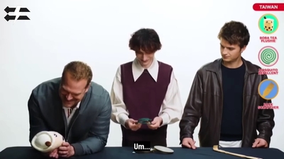 2022-06-14_-_Stranger_Translator_-_Stranger_Things_S04_Interview_mp46557.jpg