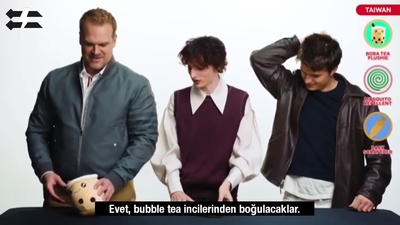 2022-06-14_-_Stranger_Translator_-_Stranger_Things_S04_Interview_mp46561.jpg