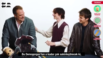 2022-06-14_-_Stranger_Translator_-_Stranger_Things_S04_Interview_mp46577.jpg
