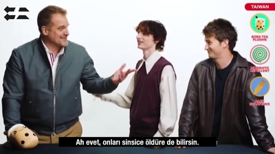 2022-06-14_-_Stranger_Translator_-_Stranger_Things_S04_Interview_mp46582.jpg