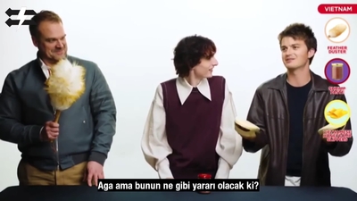 2022-06-14_-_Stranger_Translator_-_Stranger_Things_S04_Interview_mp46598.jpg