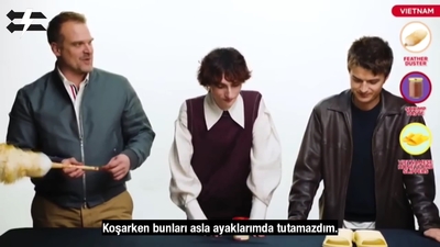 2022-06-14_-_Stranger_Translator_-_Stranger_Things_S04_Interview_mp46602.jpg