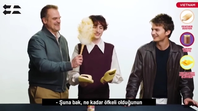2022-06-14_-_Stranger_Translator_-_Stranger_Things_S04_Interview_mp46627.jpg