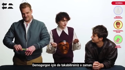 2022-06-14_-_Stranger_Translator_-_Stranger_Things_S04_Interview_mp46793.jpg