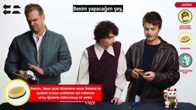 2022-06-14_-_Stranger_Translator_-_Stranger_Things_S04_Interview_mp46809.jpg