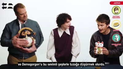 2022-06-14_-_Stranger_Translator_-_Stranger_Things_S04_Interview_mp46813.jpg