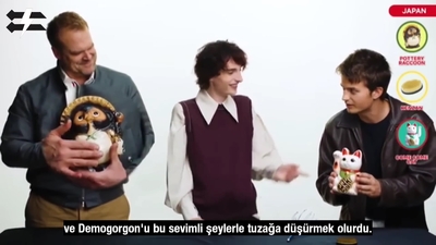 2022-06-14_-_Stranger_Translator_-_Stranger_Things_S04_Interview_mp46814.jpg