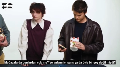2022-06-14_-_Stranger_Translator_-_Stranger_Things_S04_Interview_mp46819.jpg
