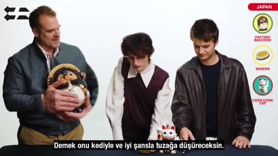 2022-06-14_-_Stranger_Translator_-_Stranger_Things_S04_Interview_mp46821.jpg