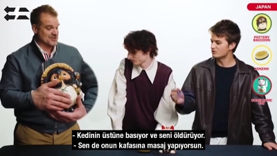 2022-06-14_-_Stranger_Translator_-_Stranger_Things_S04_Interview_mp46825.jpg