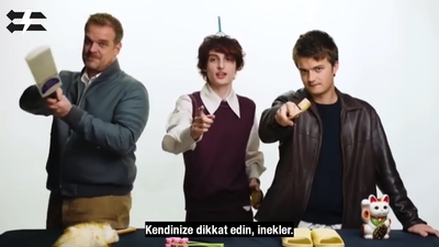 2022-06-14_-_Stranger_Translator_-_Stranger_Things_S04_Interview_mp46841.jpg
