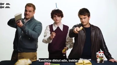 2022-06-14_-_Stranger_Translator_-_Stranger_Things_S04_Interview_mp46842.jpg