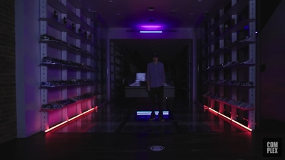 2022-07-11_-_Finn_Wolfhard_Goes_Sneaker_Shopping_With_Complex_mp47767.jpg