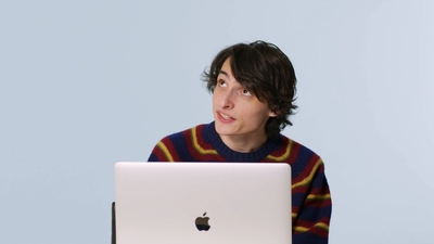 2023-02-01_-_GQ_-_Finn_Wolfhard_Replies_to_More_Fans_on_the_Internet_mp40125.jpg