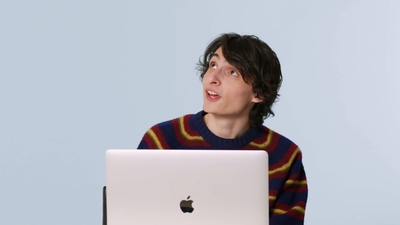 2023-02-01_-_GQ_-_Finn_Wolfhard_Replies_to_More_Fans_on_the_Internet_mp40126.jpg