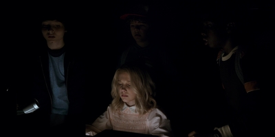 Stranger_Things_S01E04_mp42369.jpg